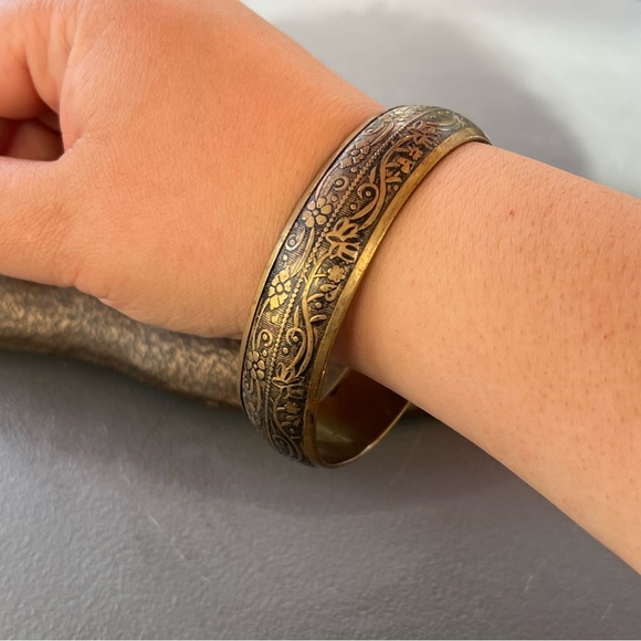 3/$15 Ornate Floral Design Brass Bangle Bracelet Smooth Interior wide gold - Picture 6 of 7